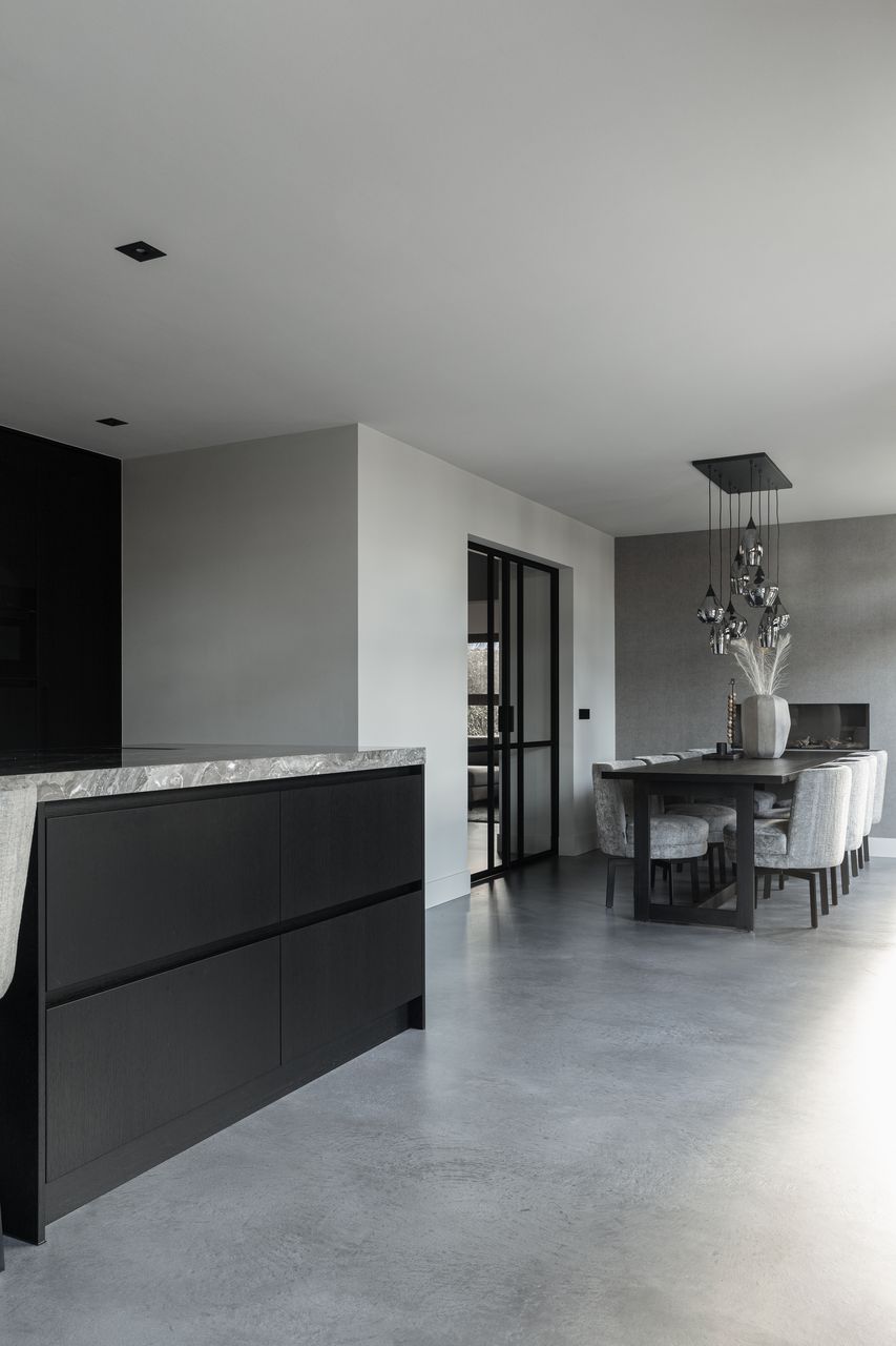 Grijze betonlook vloer in de kleur Rome