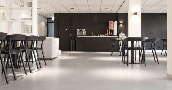 cement gebonden gietvloer betonlook, betonlook gietvloer kantine Kesteren