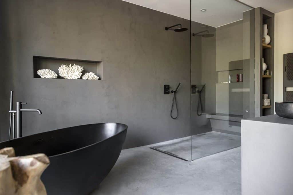 badkamer, badkamerinspiratie, gevlinderd betonvloer, beton ciré, betonlook, betonlook inspiratie, betonstuc kleuren