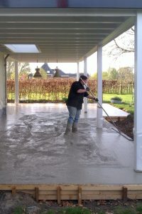 betonnen terras, aanbrengen betonnen terras