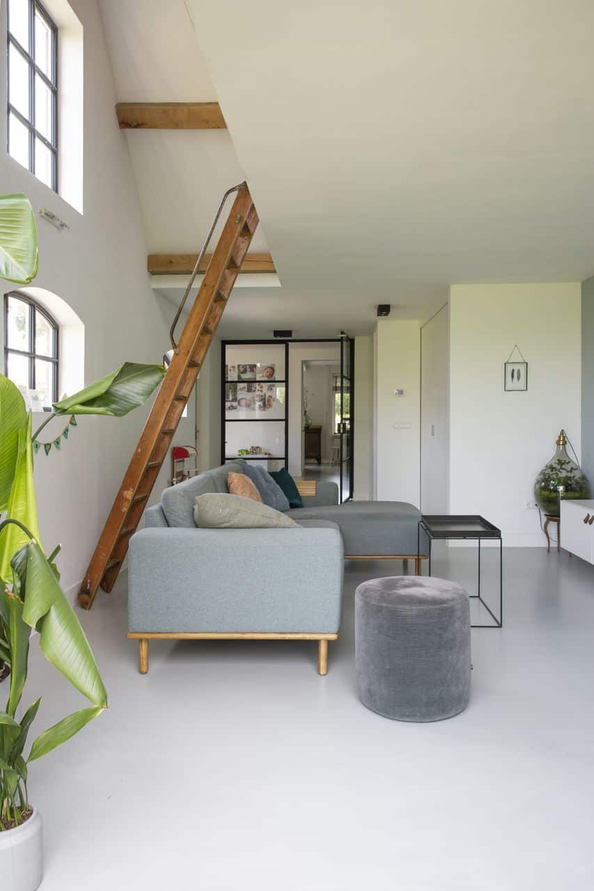 PU vloer woonkamer, grijze gietvloer woonbeton, gietvloer betonlook, cement, kunsthars Willem Designvloeren